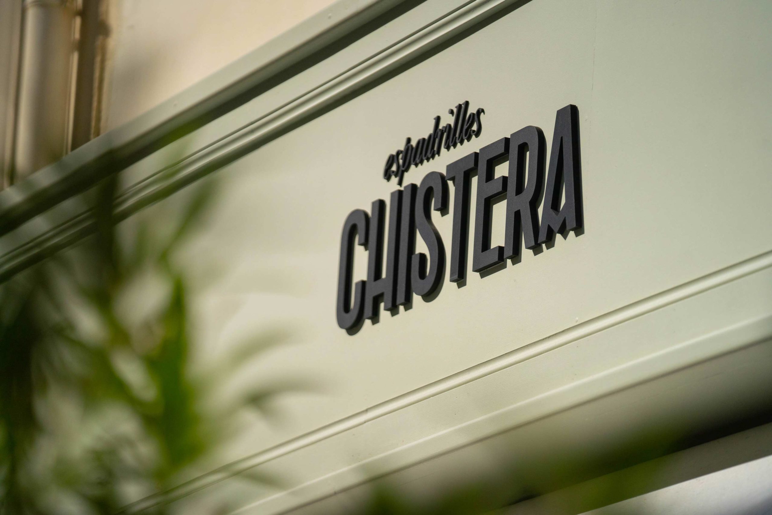 espadrilles-chistera-enseigne-signaletique-graffiti